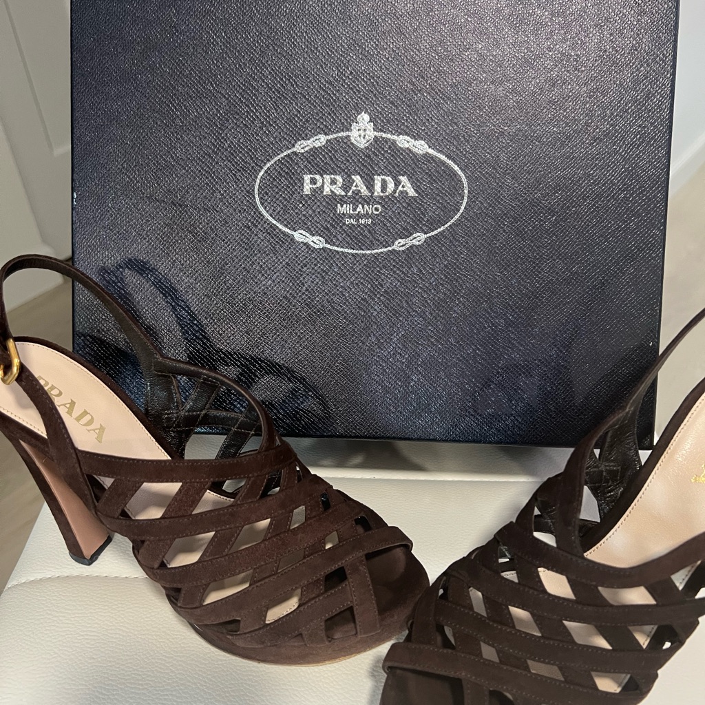 Prada! - Lamb Skin Leather, Moro- Very Dark Brown. Size 7, Very Good Condition.